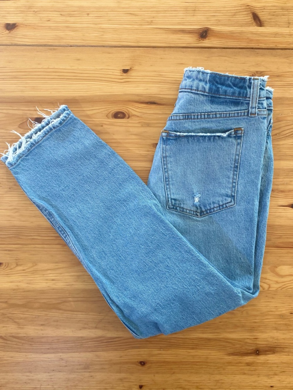 Abercrombie & Fitch The Mom High Rise Distressed Curve Love Size 28 Short - Picture 5 of 10